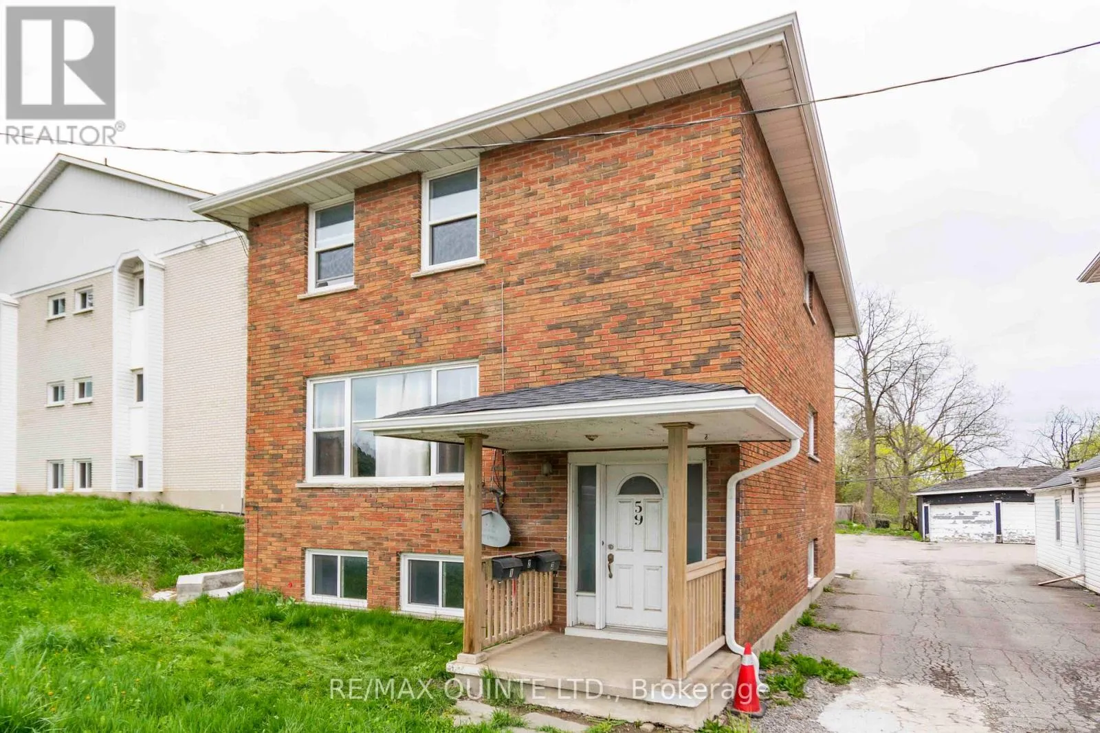 Triplex for rent: 59 North Front Street, Belleville, Ontario K8P 3B2