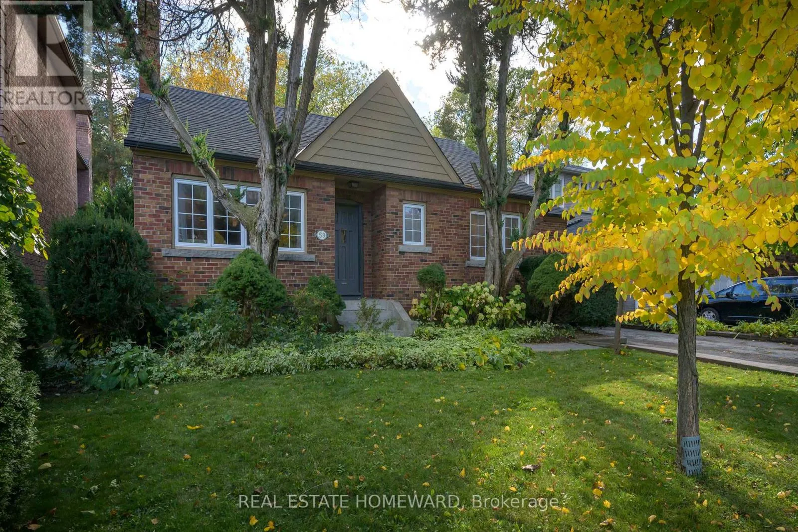 House for rent: 59 Parkview Hill Crescent, Toronto, Ontario M4B 1R1