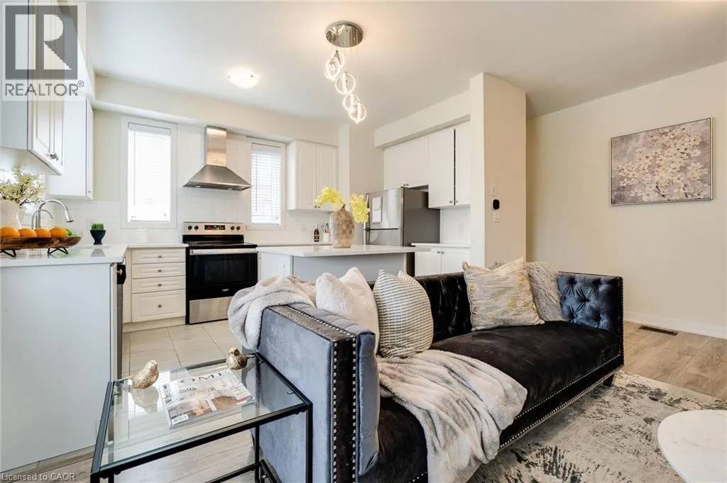 Row / Townhouse for rent: 590 North Service Road Unit# 98, Stoney Creek, Ontario L8E 0K5