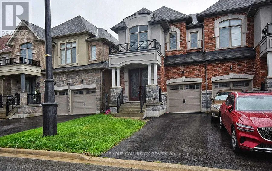 House for rent: 590 Sweetwater Crescent, Newmarket, Ontario L3X 0H6