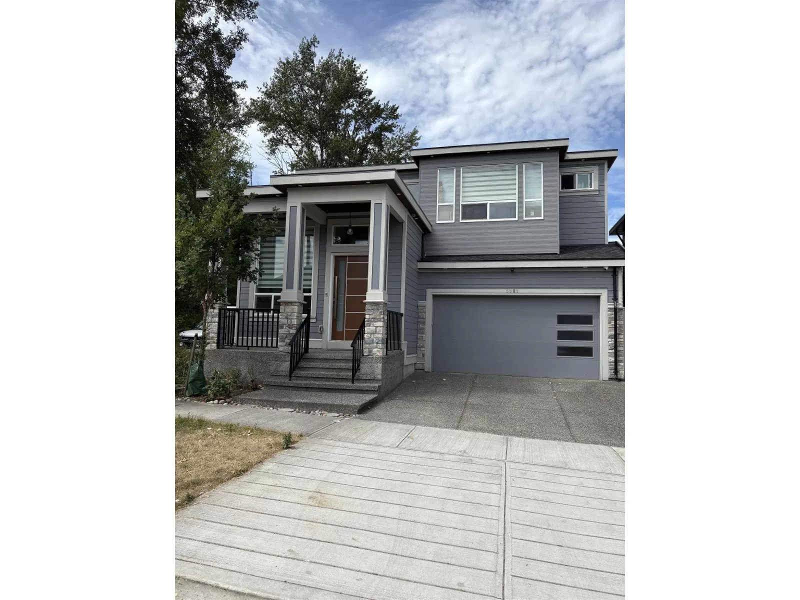 House for rent: 5901 141 Street, Surrey, British Columbia V3X 2R9