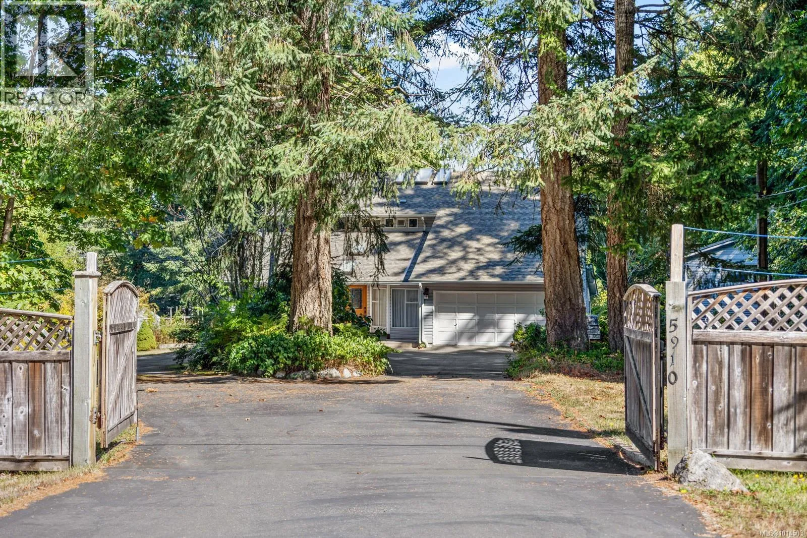 House for rent: 5910 Sea Terrace Rd, Courtenay, British Columbia V9J 1W1