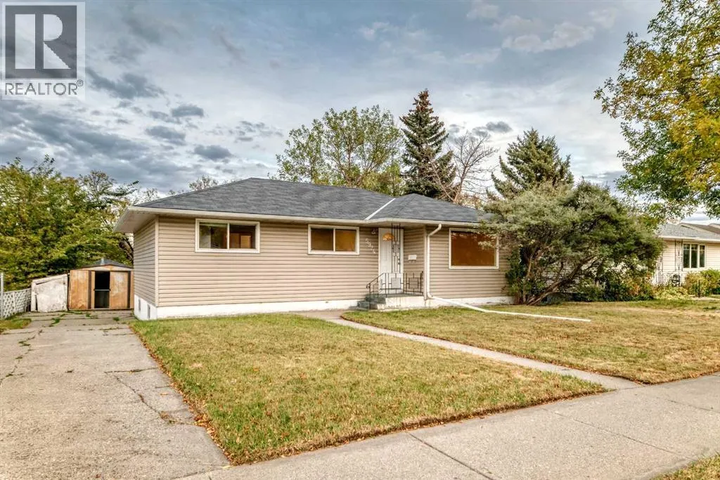 House for rent: 5924 Centre Street Ne, Calgary, Alberta T2K 0T6