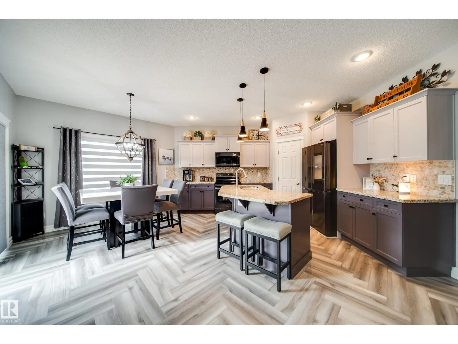 House for rent: 5927 6 Av Sw, Edmonton, Alberta T6X 0G4