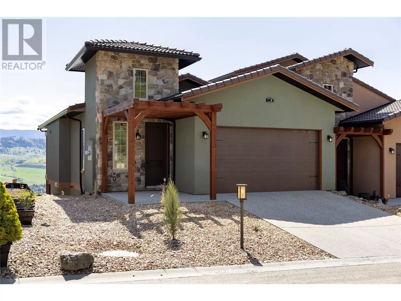 Duplex for rent: 595 Vineyard Way N Unit# 9, Vernon, British Columbia V1H 2M2