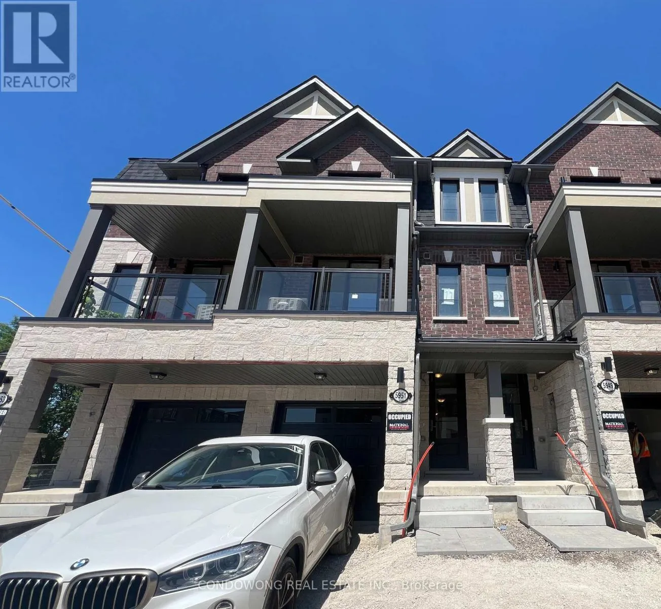 5951 Saigon Street, Mississauga, Ontario L5V 0E9