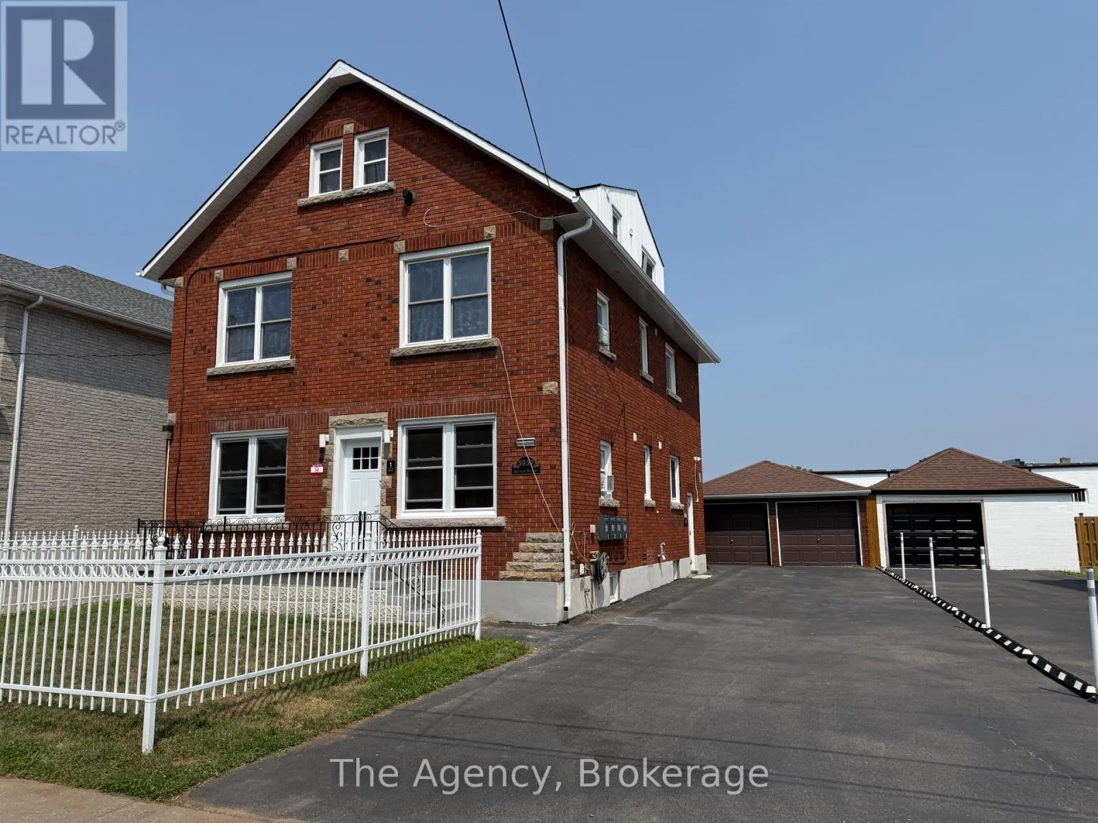 Multi-Family for rent: 5957 Barker Street, Niagara Falls, Ontario L2G 1Y5
