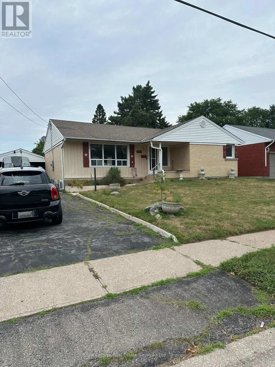 House for rent: 5971 Scott Street, Niagara Falls, Ontario L2E 3B3