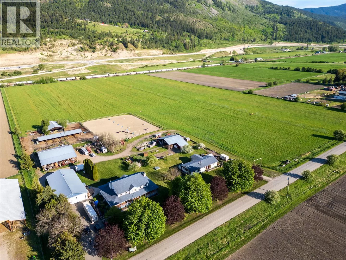 House for rent: 5976 Vla Road, Chase, British Columbia V0E 1M1