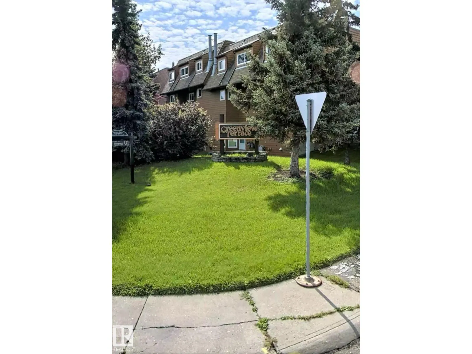 Row / Townhouse for rent: 5979 40 Av Nw, Edmonton, Alberta T6L 3P6