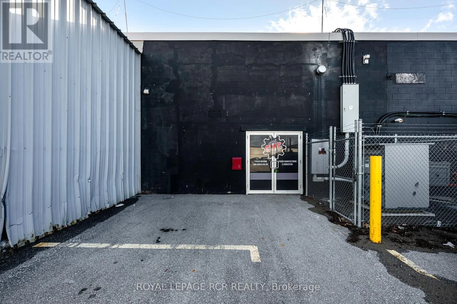 Warehouse for rent: 6 - 10 Centennial Road, Orangeville, Ontario L9W 1P8