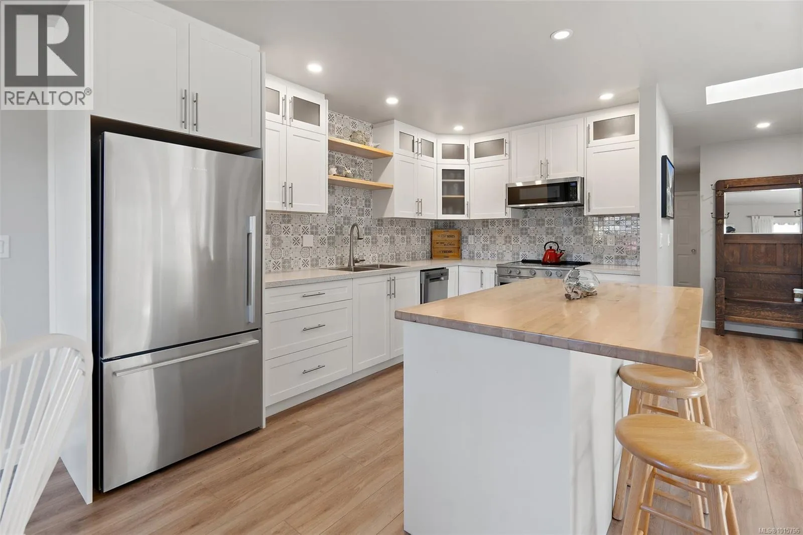 Row / Townhouse for rent: 6 10008 Third St, Sidney, British Columbia V8L 3B3