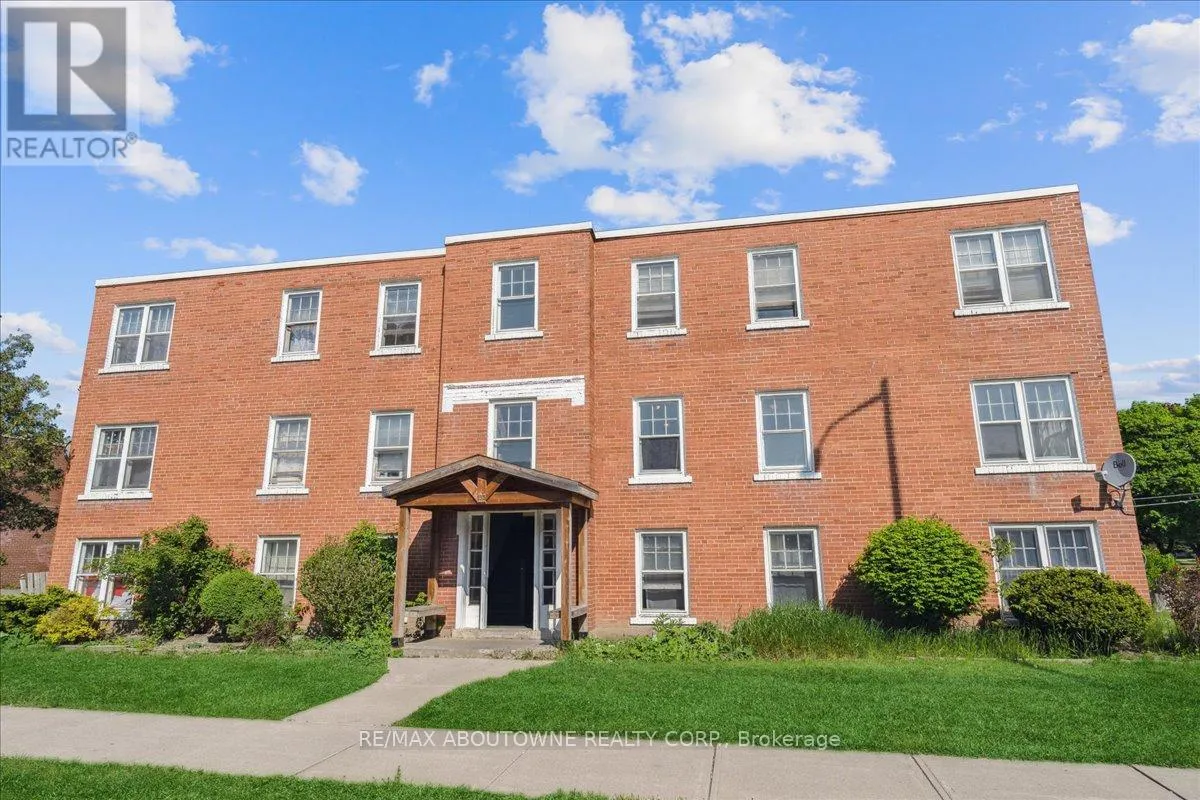 Other for rent: 6 - 133 North Service Road E, Oakville, Ontario L6H 1A3