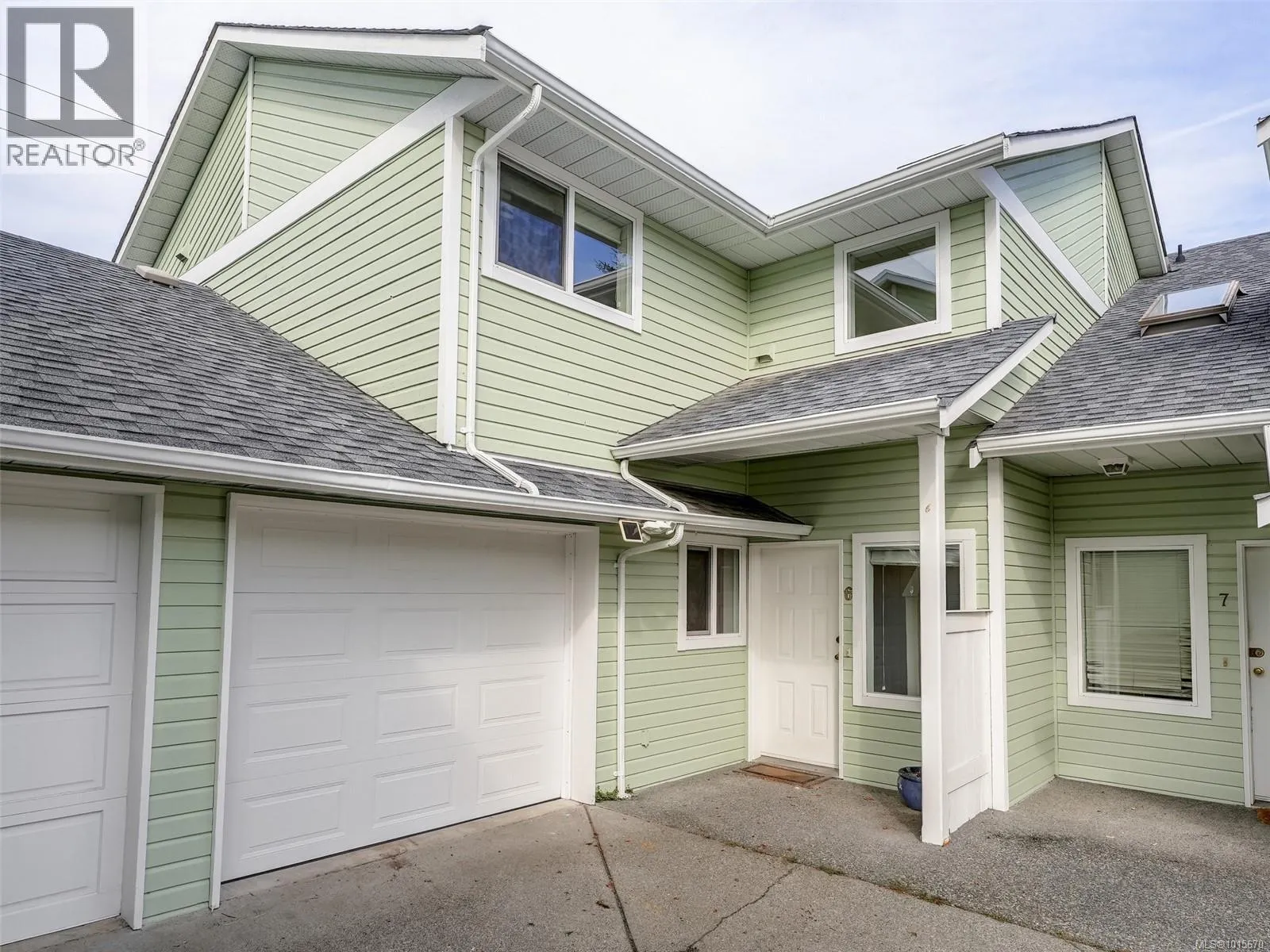 Row / Townhouse for rent: 6 1441 Hillside Ave, Victoria, British Columbia V8T 2B9