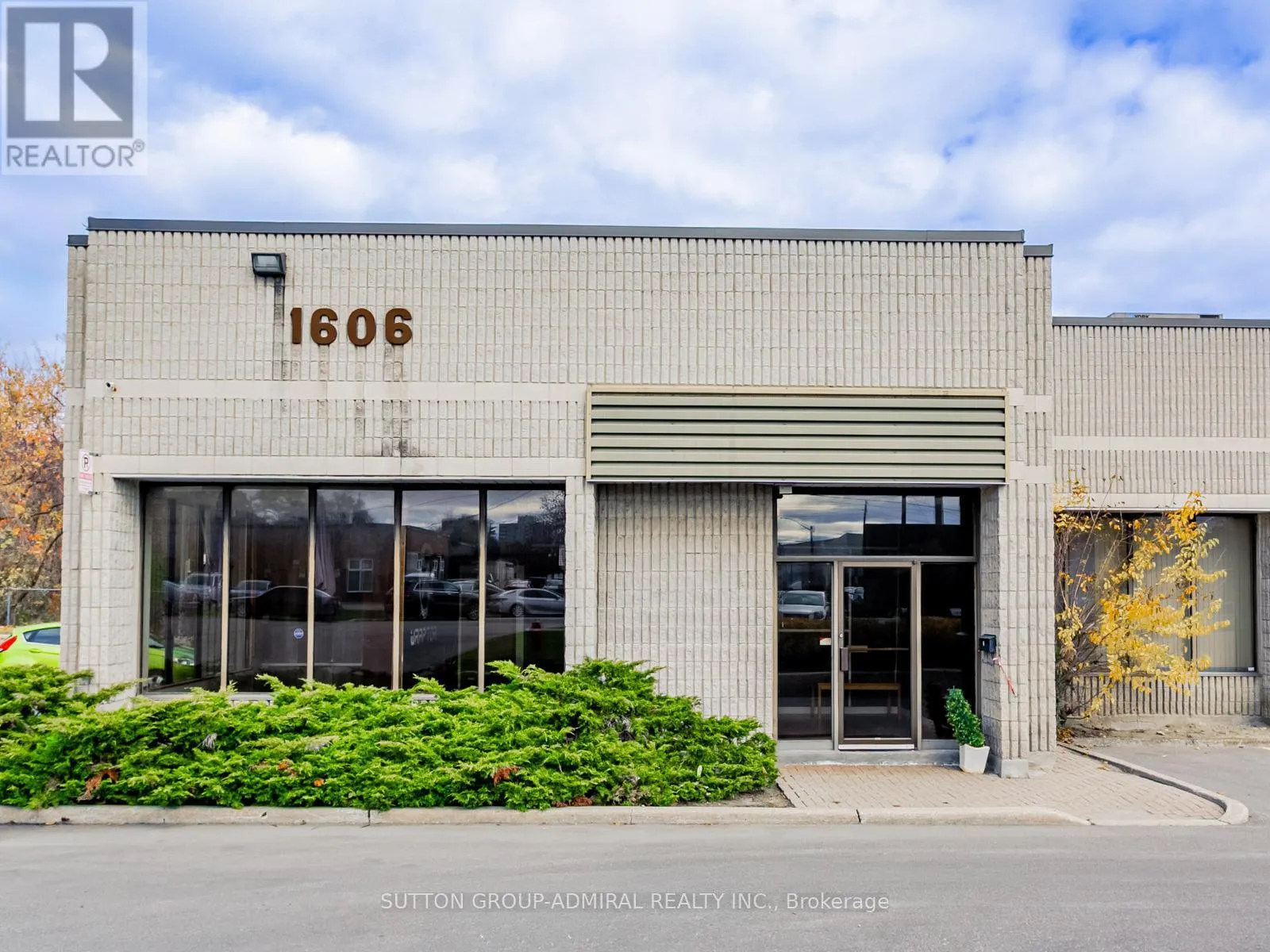 Multi-Tenant Industrial for rent: 6 - 1606 Sedlescomb Drive, Mississauga, Ontario L4X 1M4