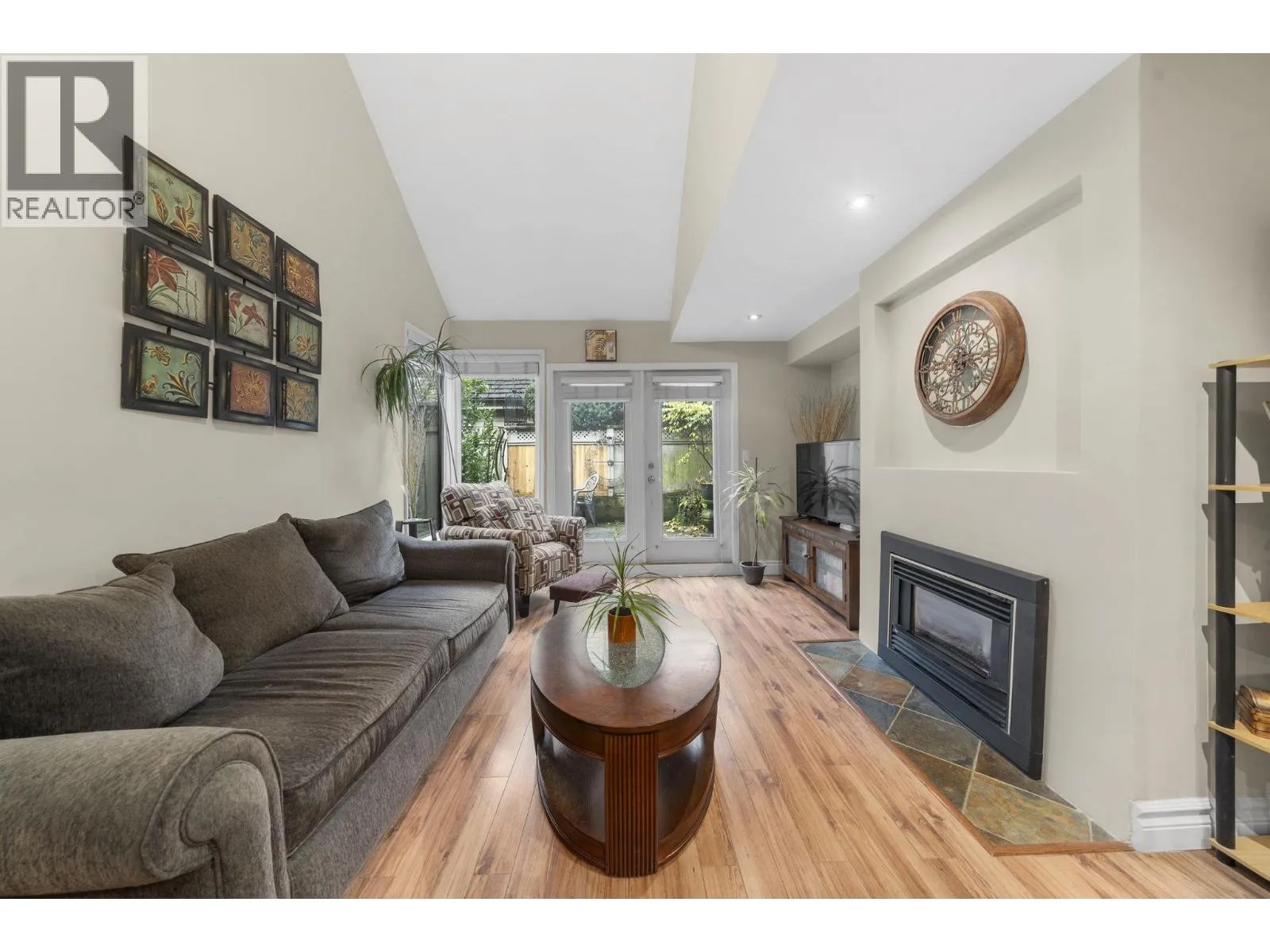 Row / Townhouse for rent: 6 230 W 15th Street, North Vancouver, British Columbia V7M 1S2