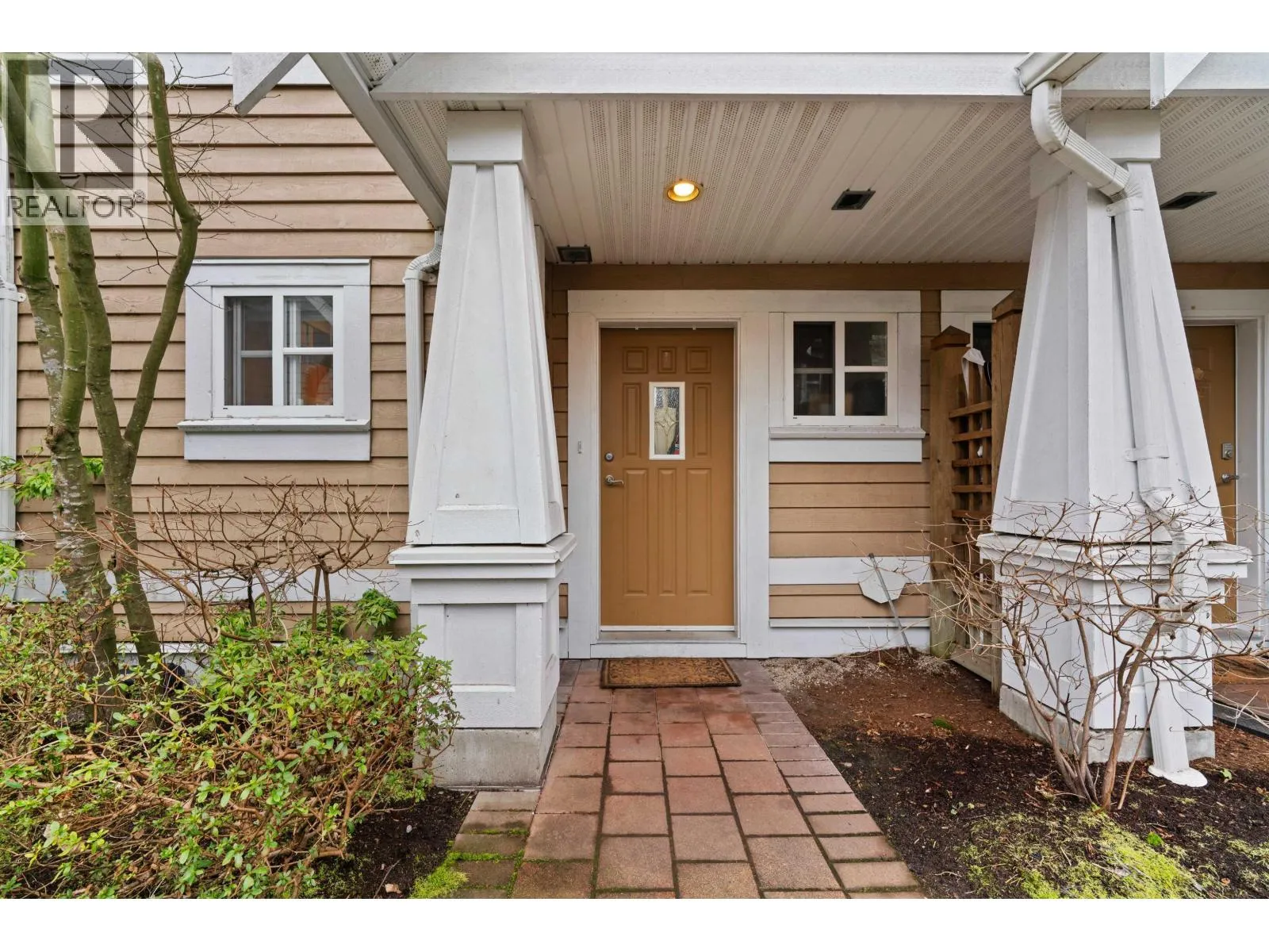 Row / Townhouse for rent: 6 2688 Mountain Highway, North Vancouver, British Columbia V7J 2N5