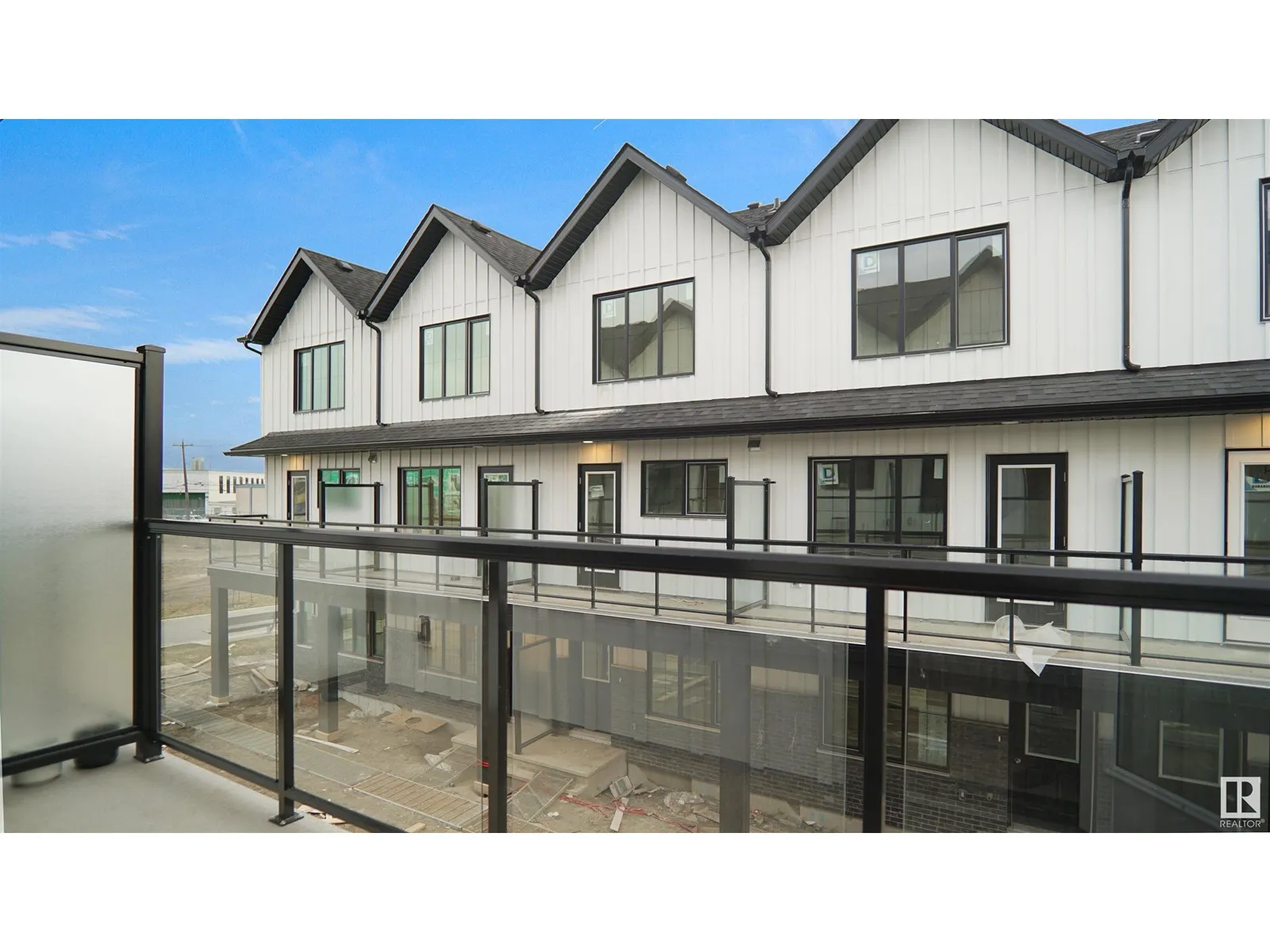 Row / Townhouse for rent: #6 29 Airport Rd Nw, Edmonton, Alberta T5G 3K8