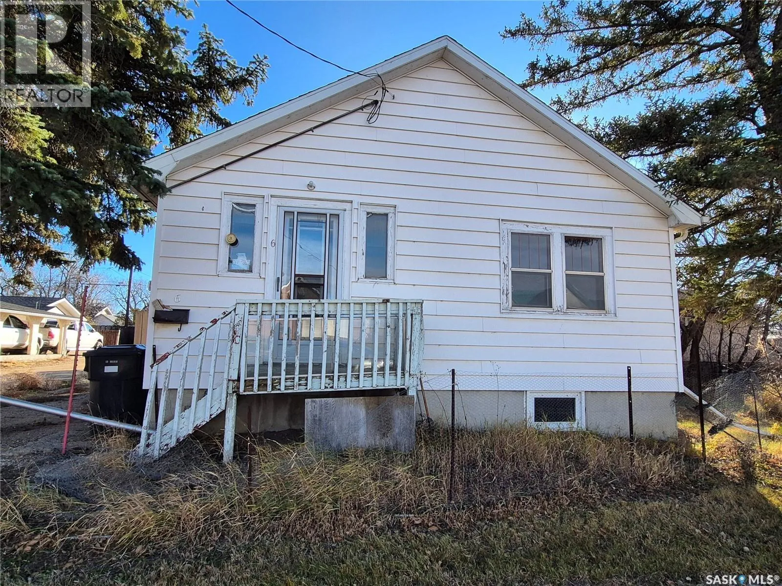 House for rent: 6 2nd Avenue Se, Weyburn, Saskatchewan S4H 1W8