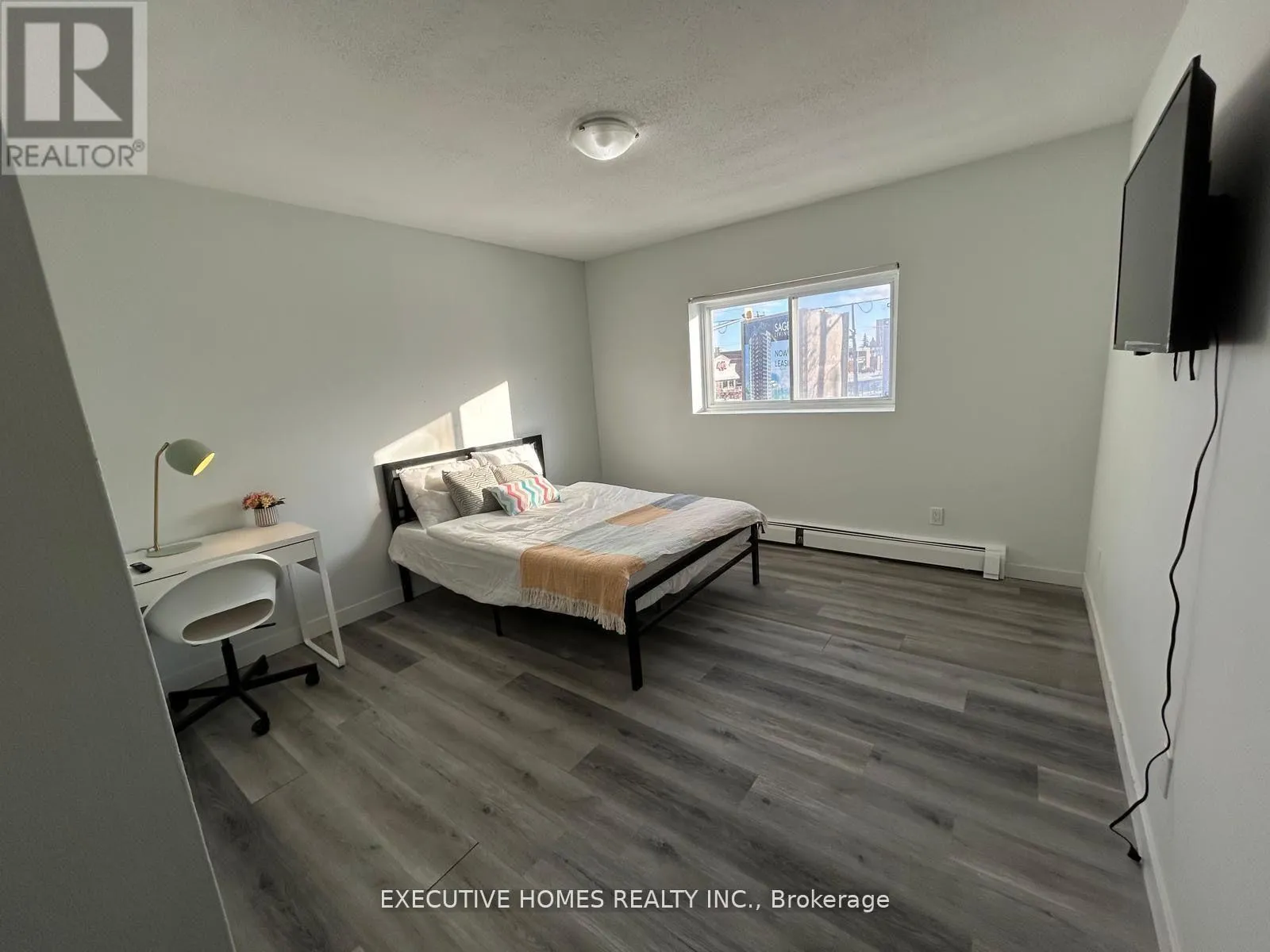 Apartment for rent: 6 - 303 King Street N, Waterloo, Ontario N2J 1R1