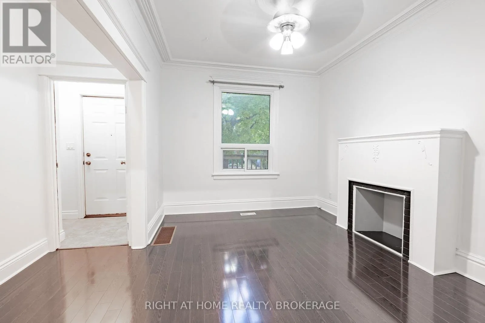 Duplex for rent: 6 32nd Street E, Hamilton, Ontario L8V 3R6