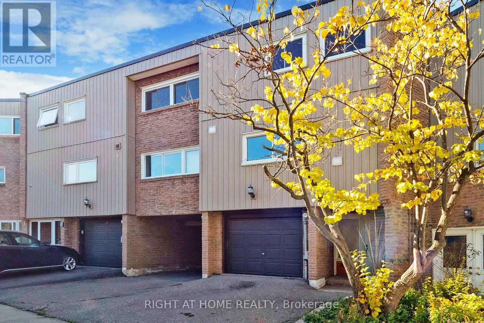 Row / Townhouse for rent: 6 - 400 Bloor Street, Mississauga, Ontario L5A 3M8