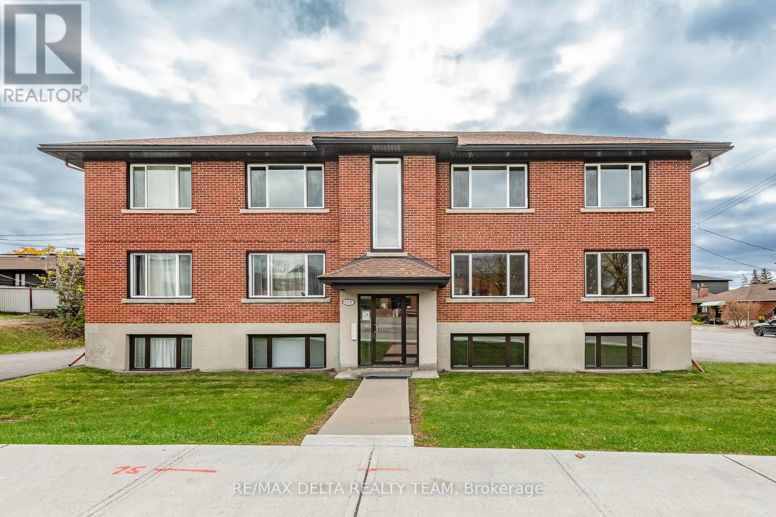 Other for rent: 6 - 416 Dovercourt Avenue, Ottawa, Ontario K2A 0T1