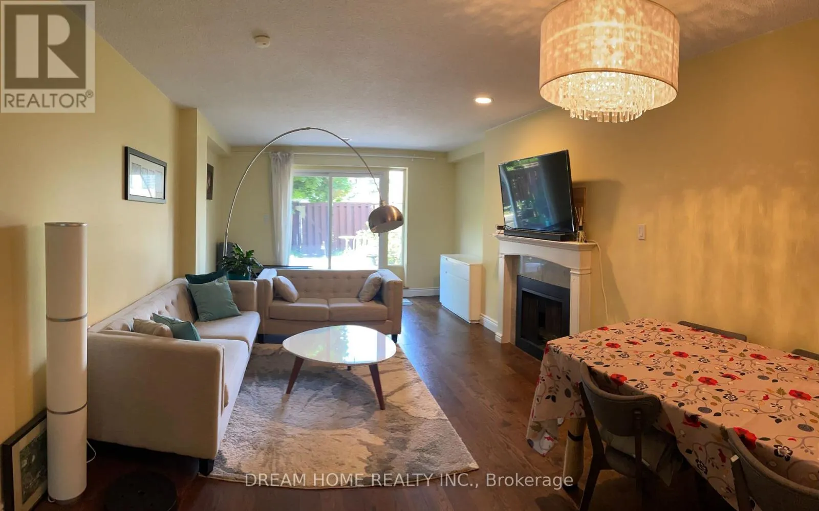 Row / Townhouse for rent: 6 - 74 Upper Canada Drive, Toronto, Ontario M2P 2A3