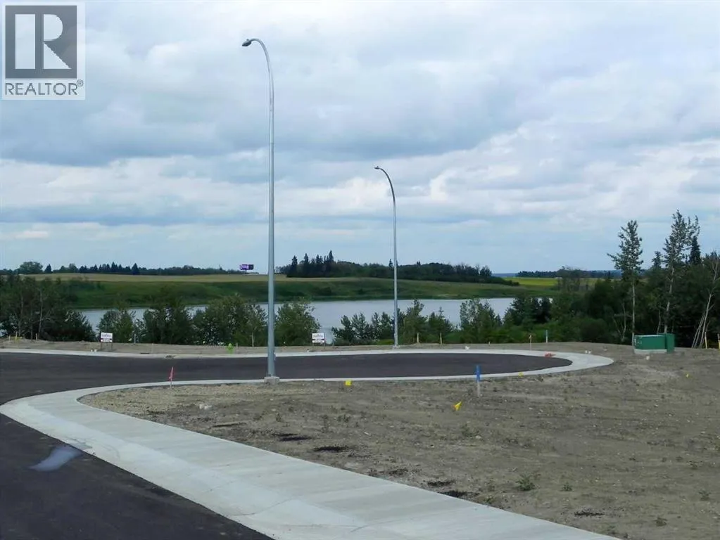 6 Henner's Place, Lacombe, Alberta T4L 1Y9