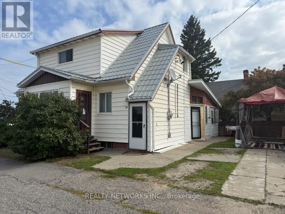 Triplex for rent: 6 Hollinger Lane, Timmins, Ontario P0N 1G0