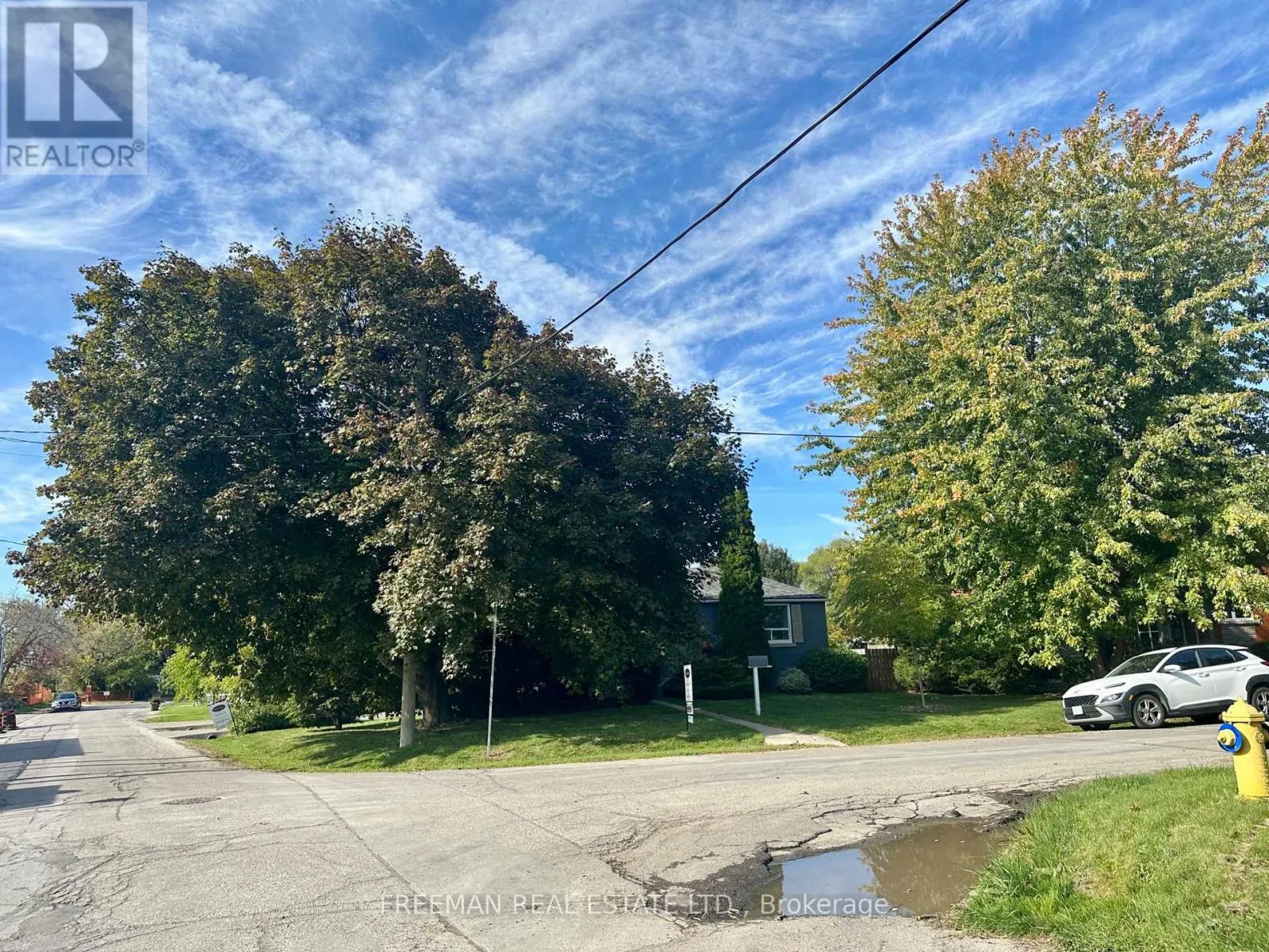 House for rent: 6 Lloyd George Avenue, Toronto, Ontario M8W 3W4