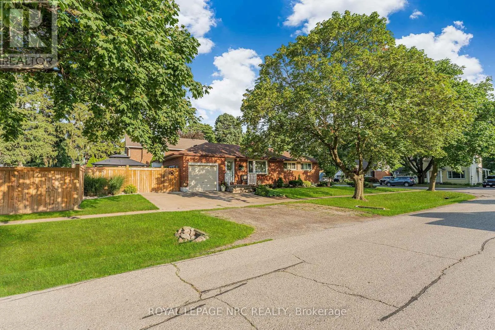 House for rent: 6 Maplewood Drive, St. Catharines, Ontario L2M 3P1