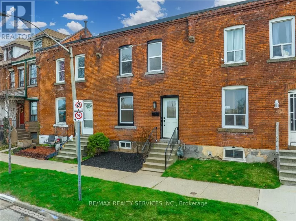 Row / Townhouse for rent: 6 Mars Avenue, Hamilton, Ontario L8L 3V8