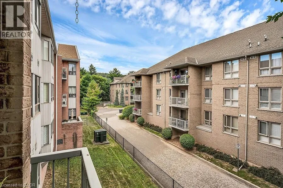 Apartment for rent: 6 Niagara Street Unit# 204, Grimsby, Ontario L3M 5A4