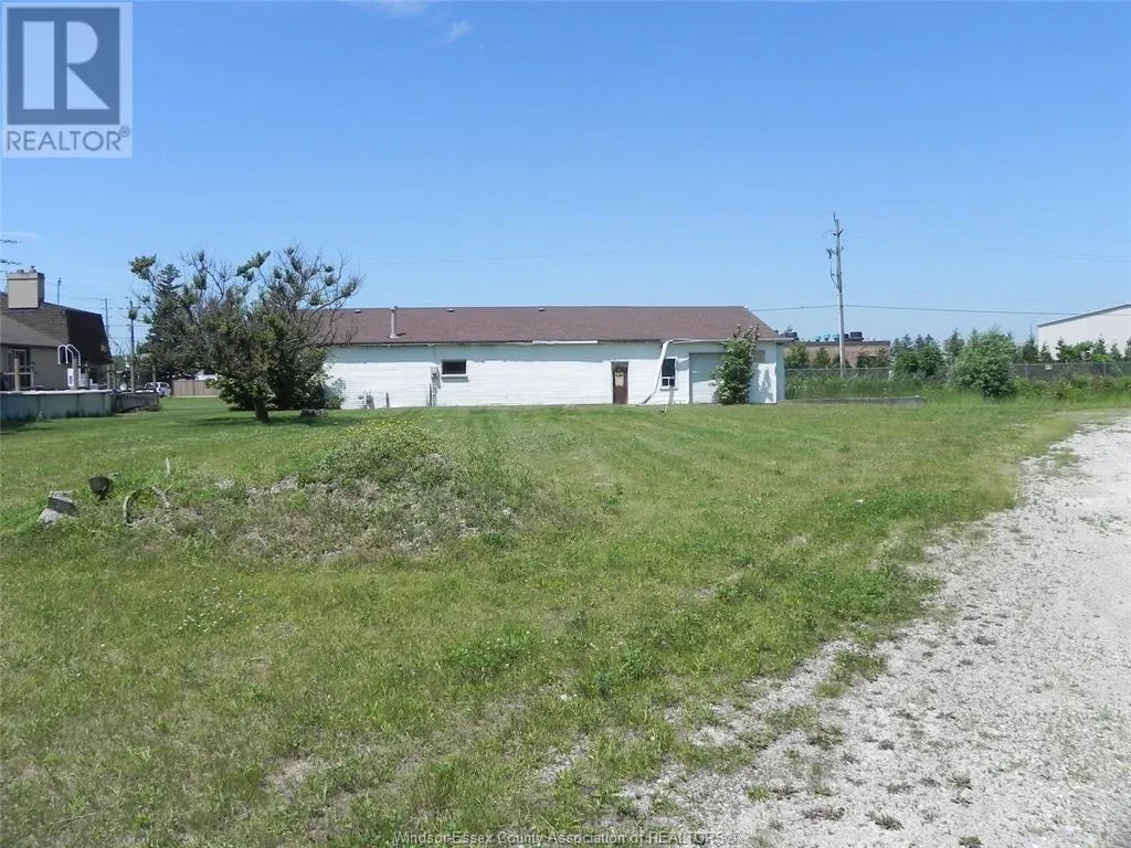6 Peter, Leamington, Ontario N8H 5N8