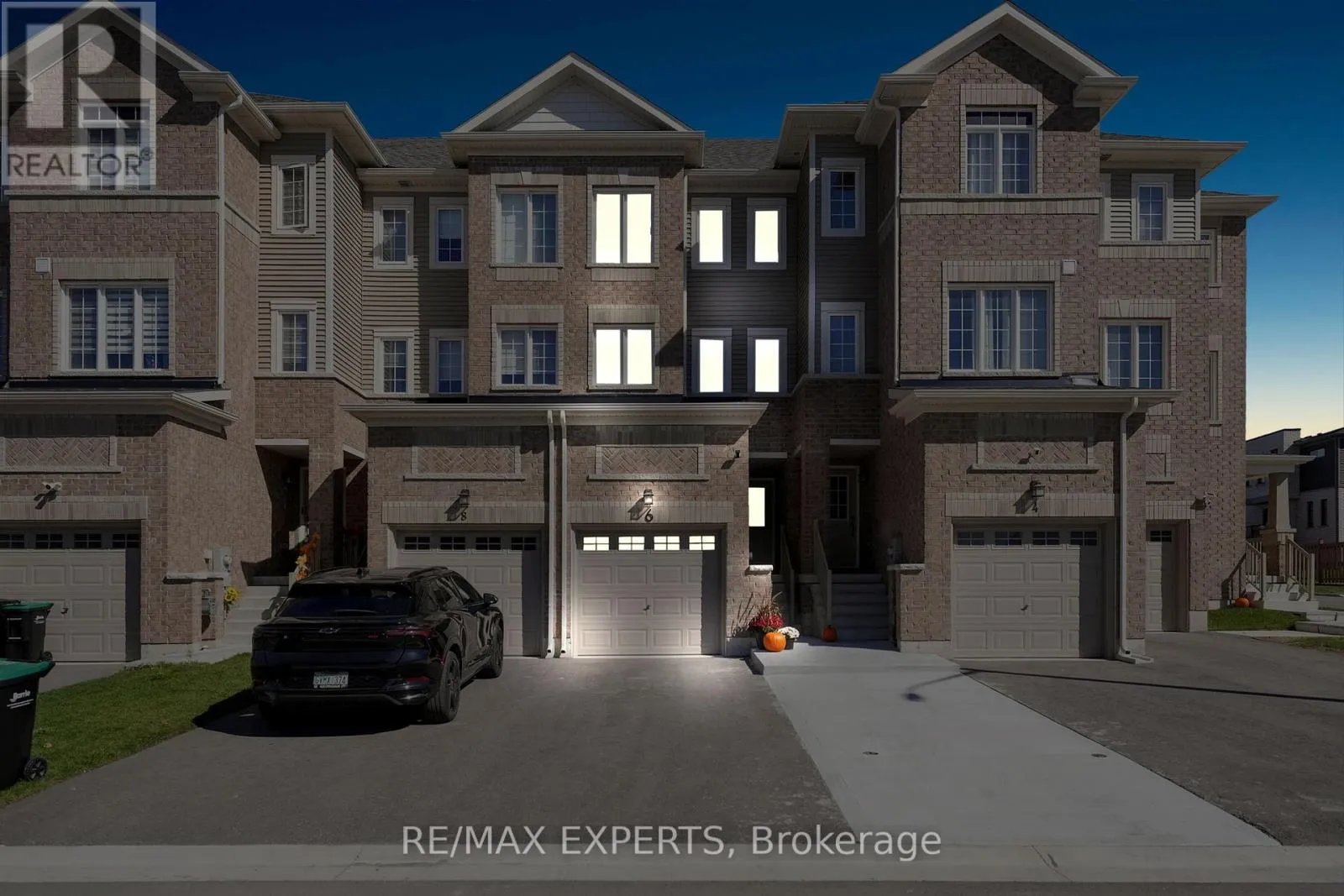 Row / Townhouse for rent: 6 Pumpkin Corner Crescent, Barrie, Ontario L9J 0T6