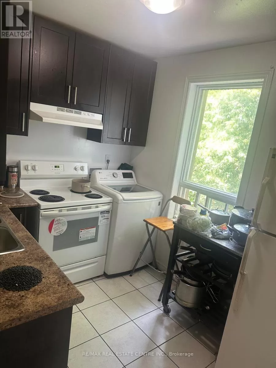 Row / Townhouse for rent: 6 Ray Avenue, Toronto, Ontario M6M 2A8