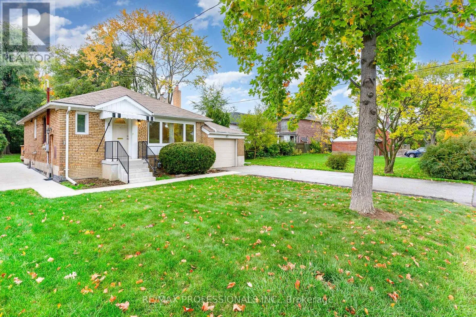 House for rent: 6 Saralou Court, Toronto, Ontario M9B 2G2