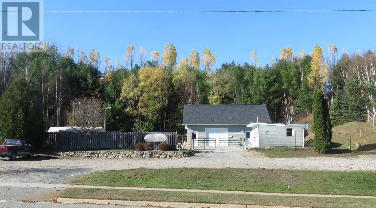 60 Hergott Ave, Elliot Lake, Ontario P5A 3A8