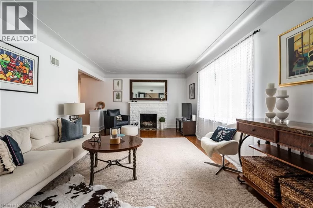 House for rent: 60 Inverness Avenue W, Hamilton, Ontario L9C 1A4