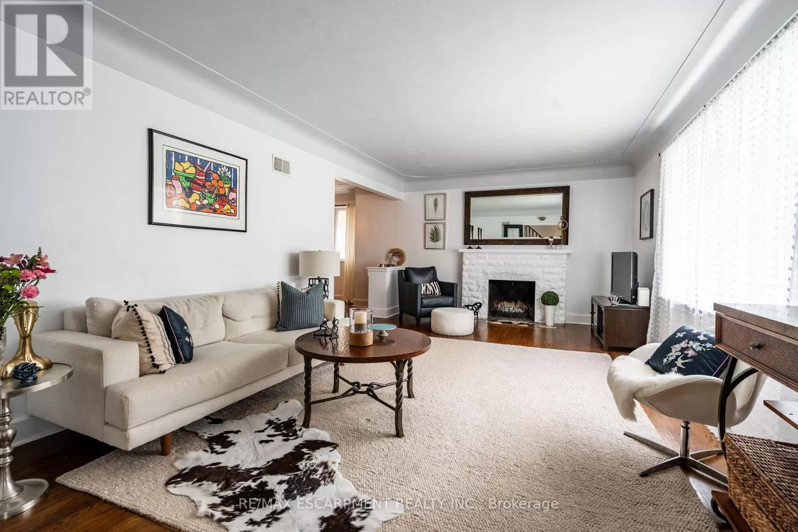 House for rent: 60 Inverness Avenue W, Hamilton, Ontario L9C 1A4