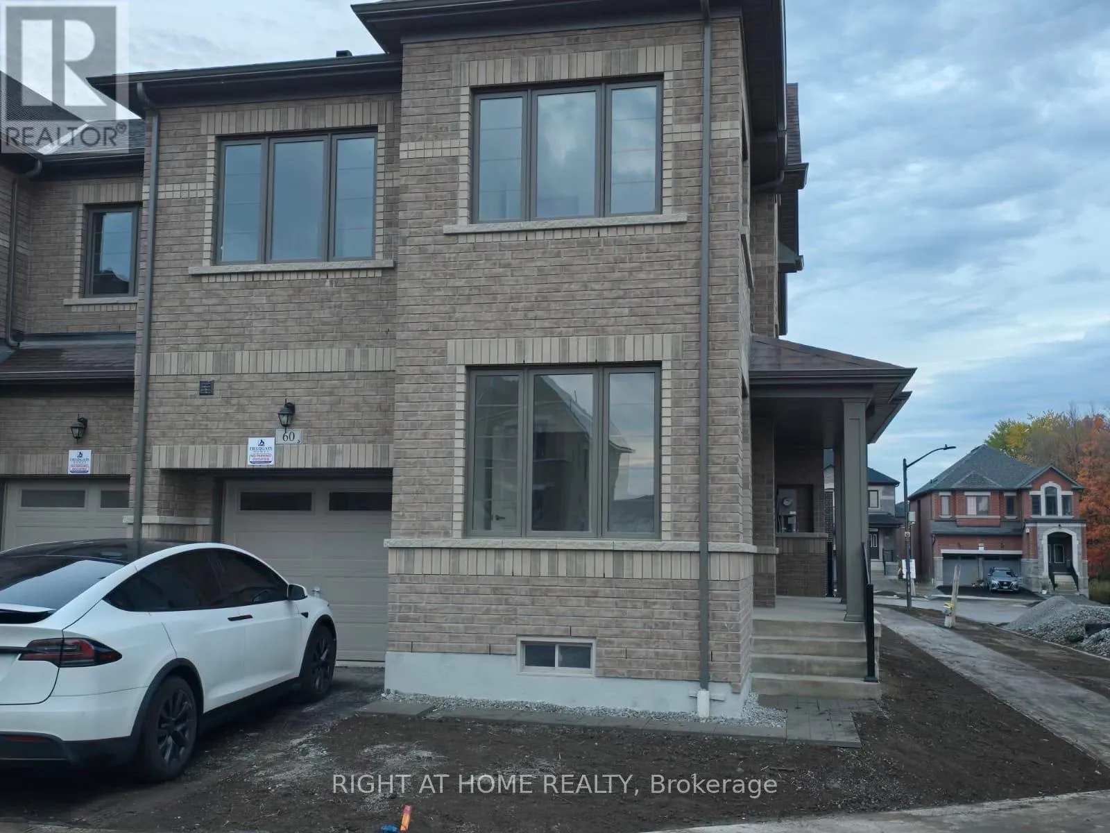 Row / Townhouse for rent: 60 Mcgowan Drive, Whitby, Ontario L1P 0R5