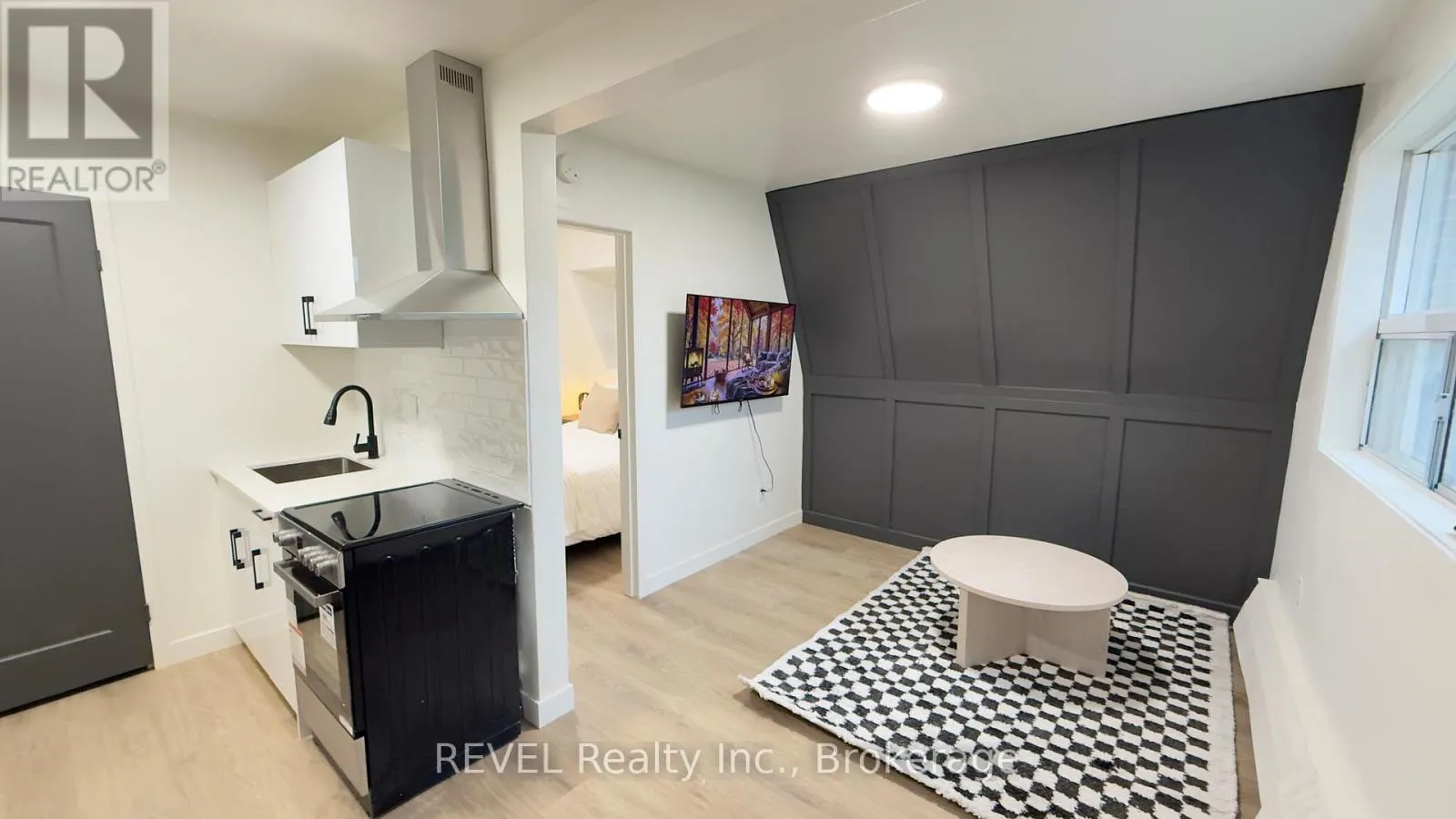 Apartment for rent: 60 Triller Avenue N, Toronto, Ontario M6R 2H8