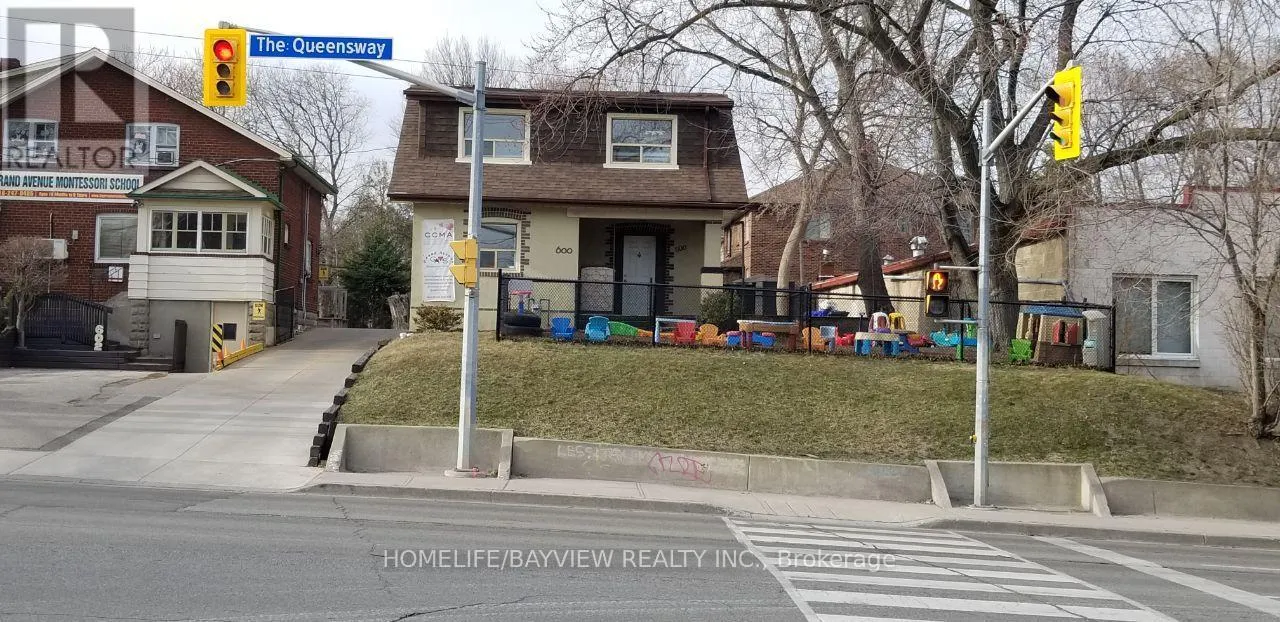 Other for rent: 600 The Queensway Toronto W7 Way, Toronto, Ontario M8Y 1K1