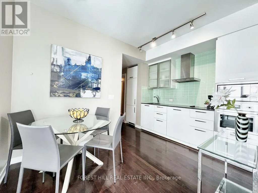 Apartment for rent: 6005 - 14 York Street, Toronto, Ontario M5J 2Z2