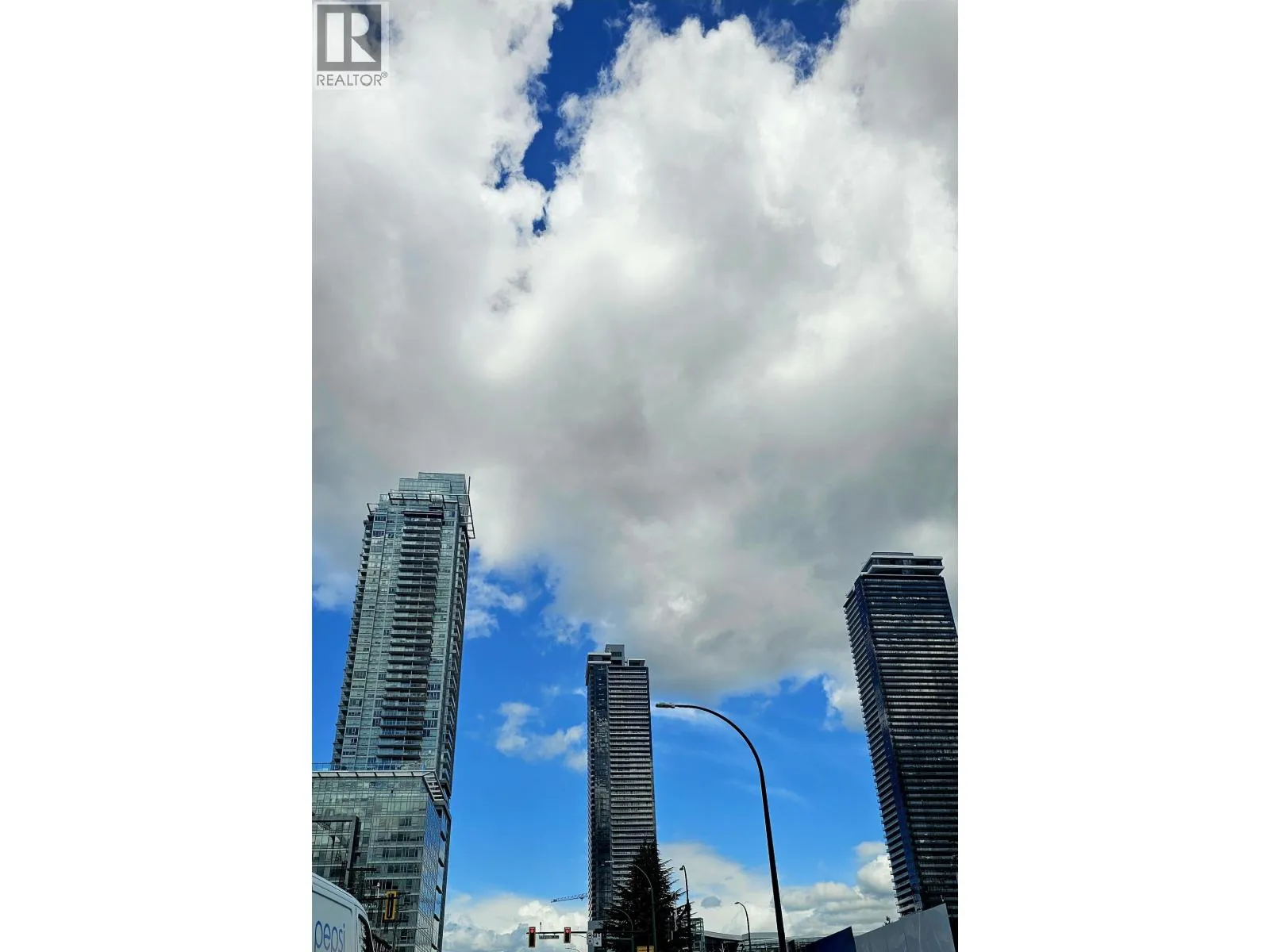 Apartment for rent: 6005 4510 Halifax Way, Burnaby, British Columbia V5C 0K4