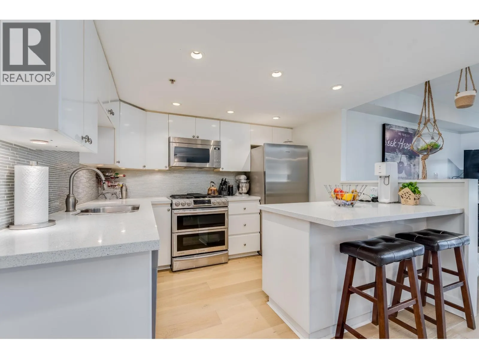 Apartment for rent: 601 1128 Quebec Street, Vancouver, British Columbia V6A 4E1