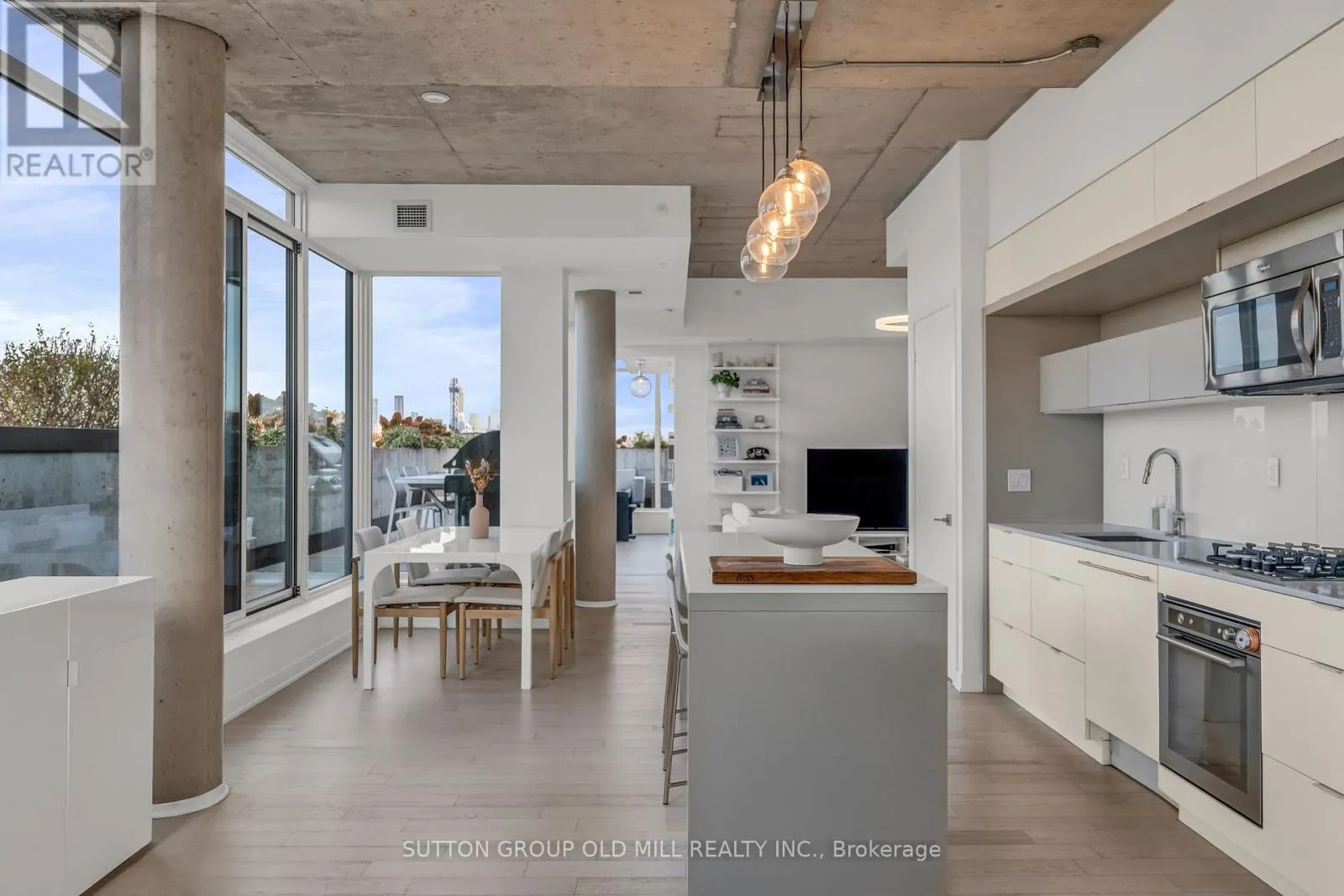 Apartment for rent: 601 - 130 Rusholme Road, Toronto, Ontario M6H 2Y7