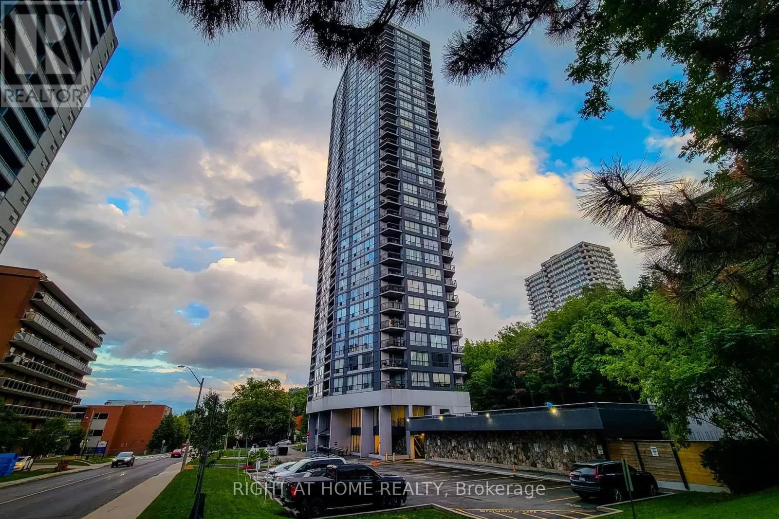 Apartment for rent: 601 - 150 Charlton Avenue E, Hamilton, Ontario L8N 3X3