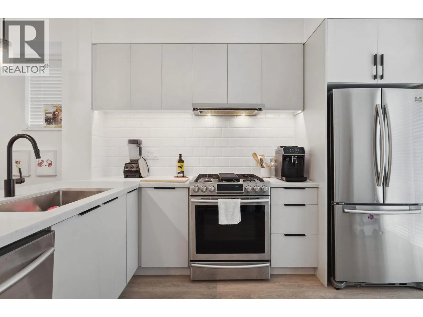 Row / Townhouse for rent: 601 3021 St George Street, Port Moody, British Columbia V3H 0K3